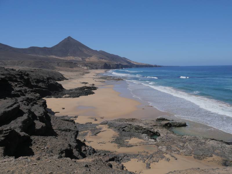 MountainViews.ie picture 3 for track/5057  : Cofete, Fuerteventura: fabulous beach, hidden col and tiresome return.