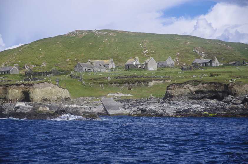 MountainViews.ie Picture about mountain Inishark (<i>Inis Airc</i>) in area Galway Islands, Ireland
