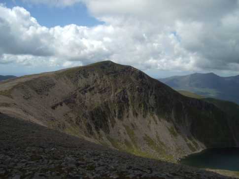             MountainViews.ie picture about Beenoskee (<em>Binn os Gaoith</em>)            