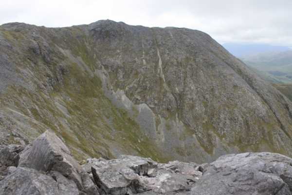             MountainViews.ie picture about <em>Binn idir an dá Log</em>             