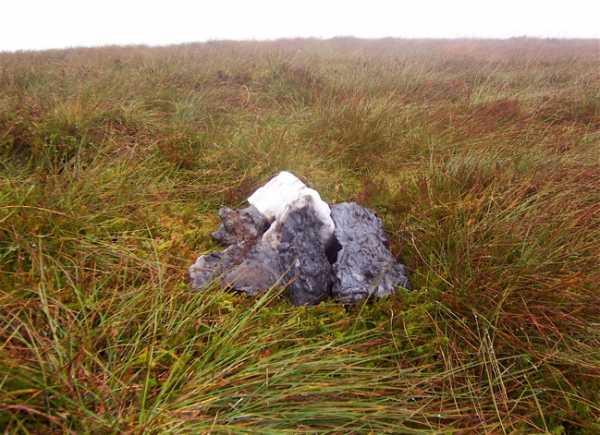             MountainViews.ie picture about Lugduff SE Top (<em>An Log Dubh (mullach thoir theas)</em>)            