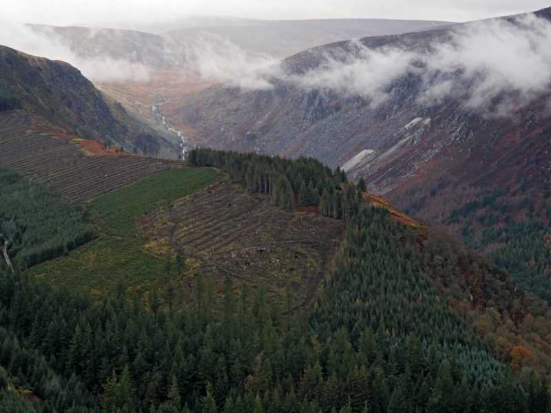             MountainViews.ie picture about Lugduff SE Top (<em>An Log Dubh (mullach thoir theas)</em>)            