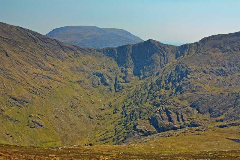             MountainViews.ie picture about Eskatarriff East Top (<em>Eisc an Tairbh (mullach thoir)</em>)            