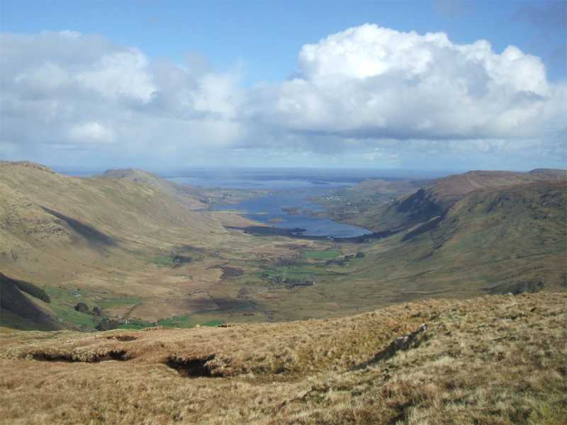             MountainViews.ie picture about Bunnacunneen SE Top (<em>Binn Uí Chuinneáin (mullach thoir theas)</em>)            