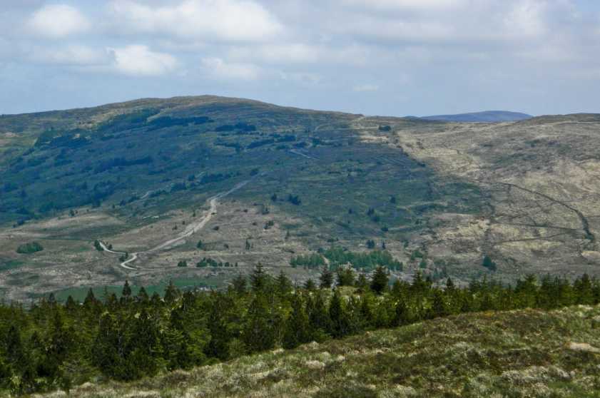             MountainViews.ie picture about Maughanaclea Hills East Top (<em>Cnoic Mhacha na Cléibhe (mullach thoir)</em>)            