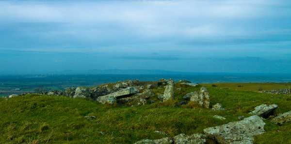             MountainViews.ie picture about Clomantagh Hill (<em>Cnoc na Cloiche Mantaí</em>)            