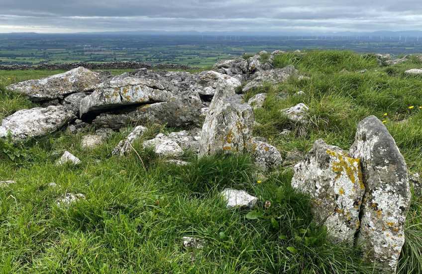             MountainViews.ie picture about Clomantagh Hill (<em>Cnoc na Cloiche Mantaí</em>)            