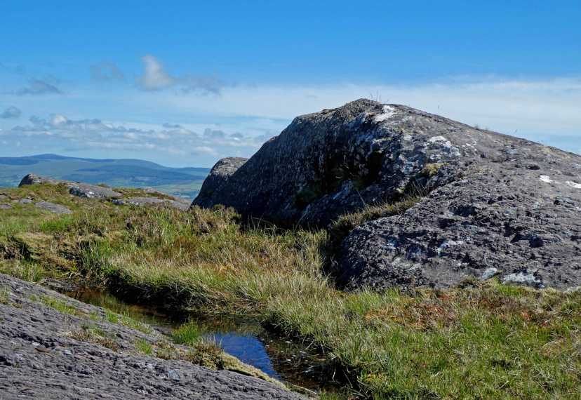             MountainViews.ie picture about Caoinkeen South-East Top (<em>An Caincín (mullach thoir theas)</em>)            