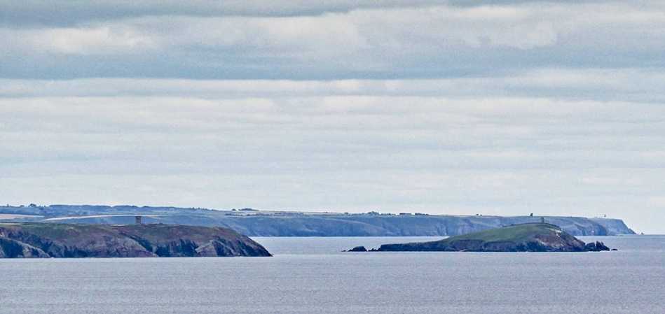             MountainViews.ie picture about Capel Island (<em>Oileán an Cháplaigh</em>)            