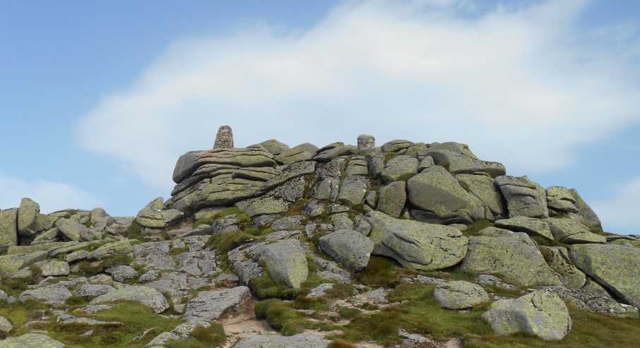             MountainViews.ie picture about Lochnagar - Cac Carn Beag             