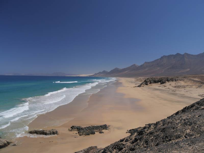 MountainViews.ie picture 2 for track/5057  : Cofete, Fuerteventura: fabulous beach, hidden col and tiresome return.