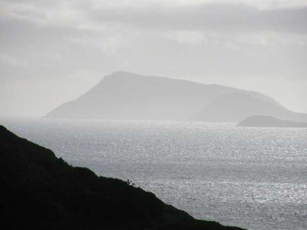 MountainViews.ie Picture about mountain Scarriff Island (<i>An Scairbh</i>) in area Dunkerron Mountains, Ireland