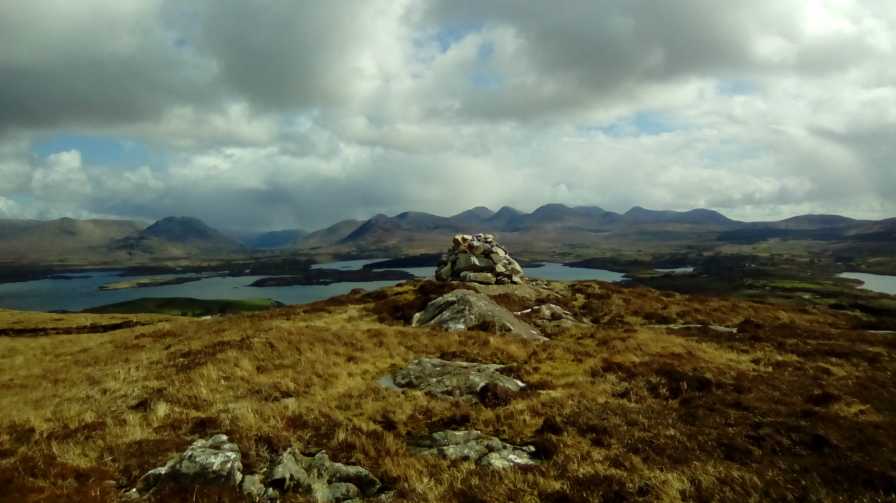 MountainViews.ie Picture about mountain Maumfin (<i>Mám Fionn</i>) in area West  Connemara, Ireland
