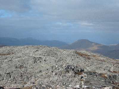 MountainViews.ie Picture about mountain <i>Binn idir an dá Log</i>  in area Maamturks, Ireland