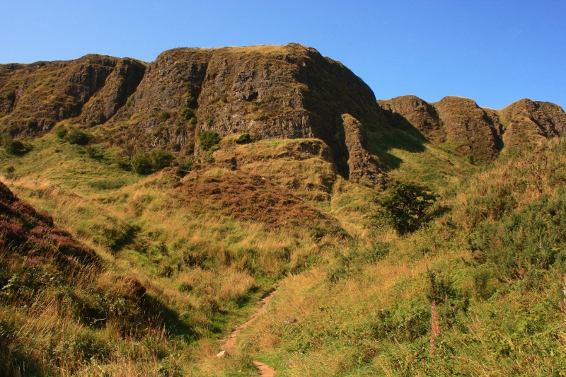MountainViews.ie Picture about mountain Cave Hill (<i>Binn Uamha</i>) in area Belfast Hills, Ireland