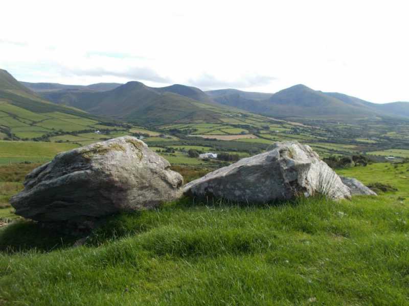 MountainViews.ie Picture about mountain Farrandalouge (<i>Fearann Dealúígh</i>) in area Central Dingle, Ireland