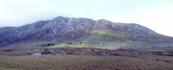 MountainViews.ie Picture about mountain Derryclare (<i>Binn Doire Chláir</i>) in area Twelve Bens, Ireland