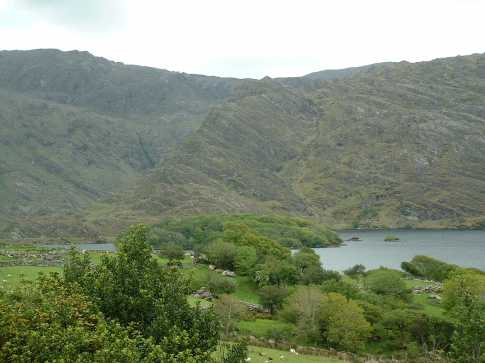 MountainViews.ie Picture about mountain Coomcallee (<i>An Ghuala Ghorm</i>) in area Dunkerron Mountains, Ireland
