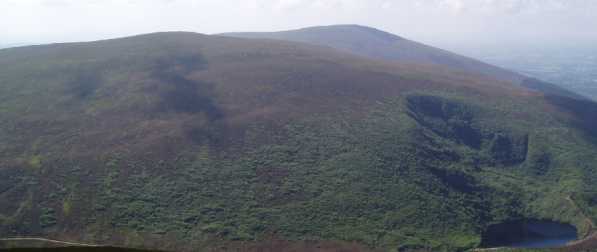 MountainViews.ie Picture about mountain Knocknalougha (<i>Cnoc na Loiche</i>) in area Knockmealdown Mountains, Ireland