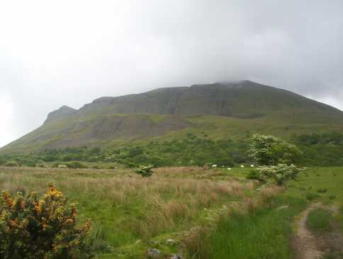MountainViews.ie Picture about mountain Tievebaun (<i>Taobh Bán</i>) in area Dartry Mountains, Ireland