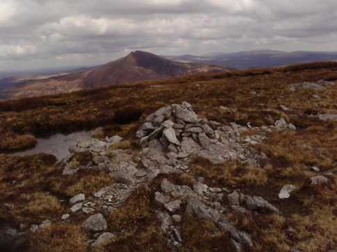 MountainViews.ie Picture about mountain Stoompa East Top (<i>Stumpa (mullach thoir)</i>) in area Mangerton, Ireland