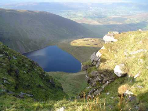 MountainViews.ie Picture about mountain Lough Curra Mound (Cnapán Loch an Churraigh) in area Galty Mountains, Ireland