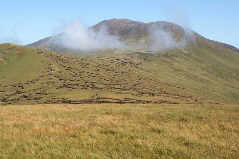MountainViews.ie Picture about mountain Beenoskee (<i>Binn os Gaoith</i>) in area Central Dingle, Ireland