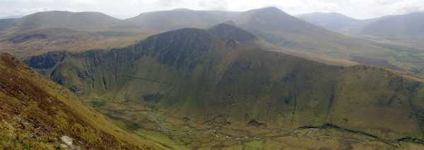 MountainViews.ie Picture about mountain Beenatoor (<i>Binn an Tuair</i>) in area Central Dingle, Ireland