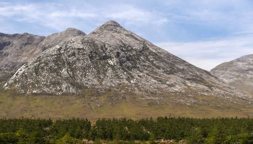 MountainViews.ie Picture about mountain Bencorrbeg (<i>Binn an Choire Bhig</i>) in area Twelve Bens, Ireland