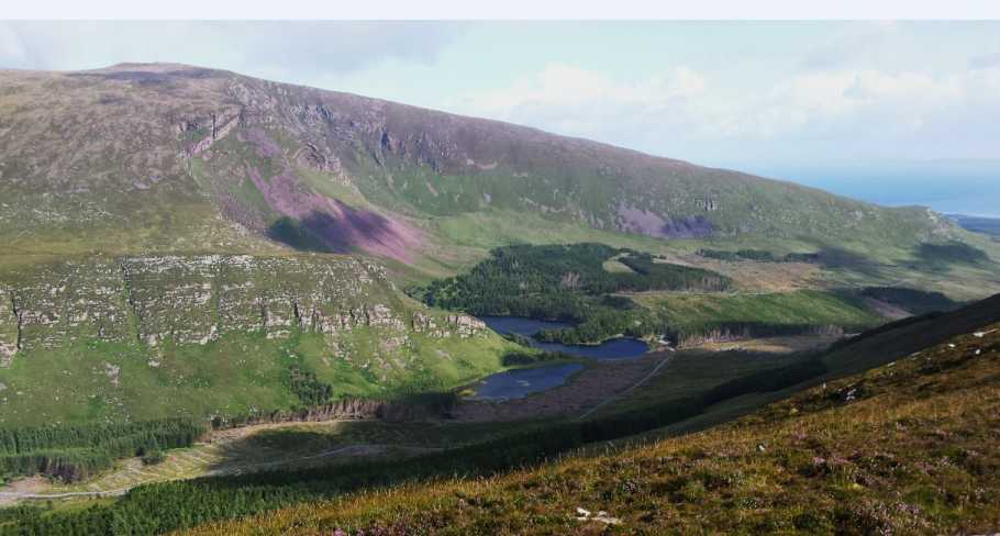 MountainViews.ie Picture about mountain Dromavally Mountain (<i>Cnoc Dhrom an Bhaile</i>) in area Central Dingle, Ireland