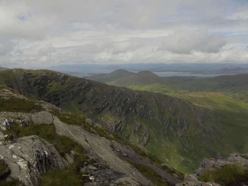 MountainViews.ie Picture about mountain Cummeenbaun (<i>An Coimín Bán</i>) in area Caha Mountains, Ireland