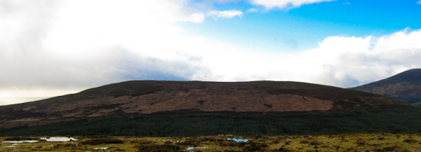 MountainViews.ie Picture about mountain Knocknanask (<i>Cnoc na nEasc</i>) in area Knockmealdown Mountains, Ireland