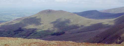 MountainViews.ie Picture about mountain Slievecushnabinnia (<i>Sliabh Chois na Binne</i>) in area Galty Mountains, Ireland