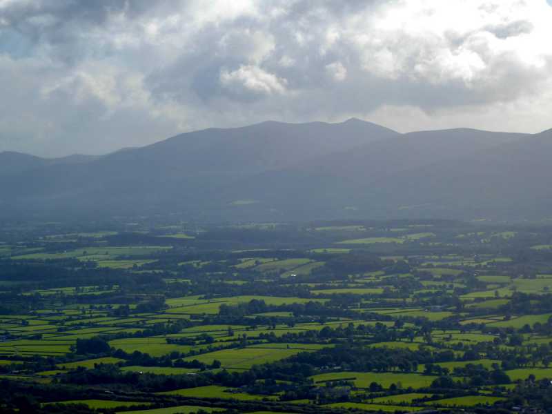 MountainViews.ie Picture about mountain Slieveanard (<i>Sliabh an Aird</i>) in area Galty Mountains, Ireland