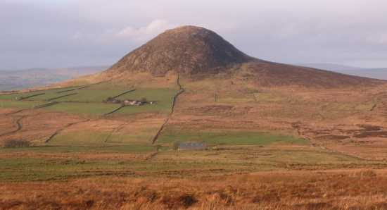 MountainViews.ie Picture about mountain Slemish (<i>Sliabh Mis</i>) in area Antrim Hills, Ireland