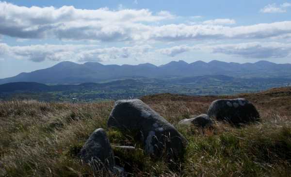 MountainViews.ie Picture about mountain Cratlieve (<i>Crotshliabh</i>) in area Mourne Mountains, Ireland