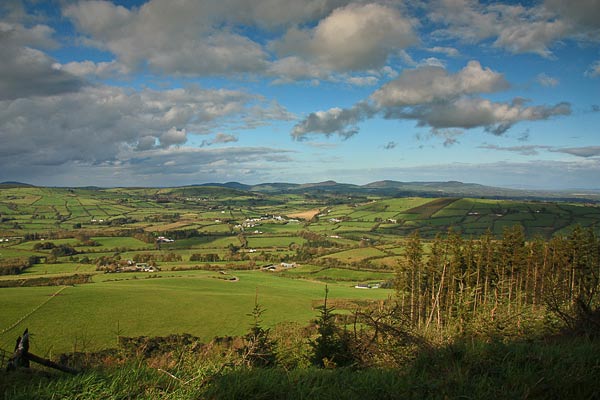 MountainViews.ie Picture about mountain Knockalough (<i>Cnoc an Loig</i>) in area Midlands SW, Ireland