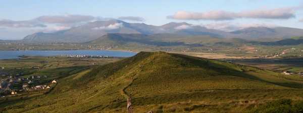 MountainViews.ie Picture about mountain Croaghmarhin (<i>Cruach Mhárthain</i>) in area Dingle West, Ireland