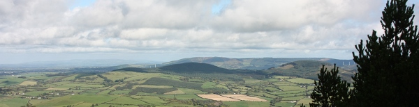 MountainViews.ie Picture about mountain Knockadigeen Hill (<i>Cnoc Duíginn</i>) in area Midlands SW, Ireland