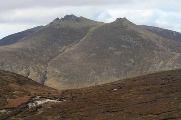 MountainViews.ie Picture about mountain Slieve Bearnagh (<i>Sliabh Bearnach</i>) in area Mourne Mountains, Ireland