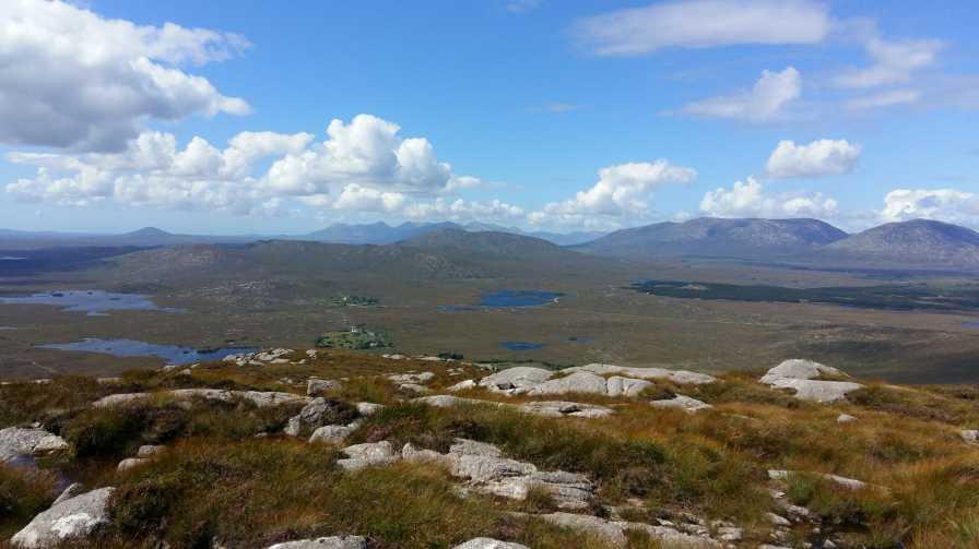 MountainViews.ie Picture about mountain Knocknasilloge (<i>Cnoc na Saileog</i>) in area South Connemara, Ireland