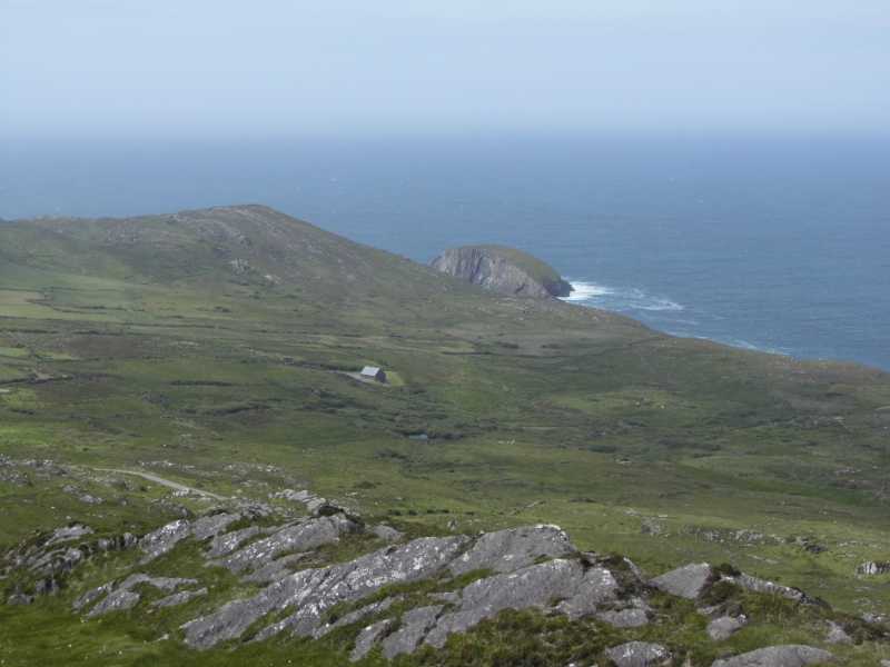 MountainViews.ie Picture about mountain Knocknamaddree (<i>Cnoc na Madraí</i>) in area Mizen/Sheeps Head, Ireland