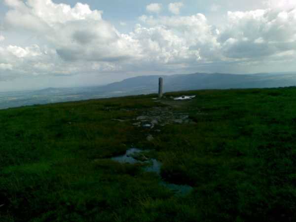 MountainViews.ie Picture about mountain Slievenamon (<i>Sliabh na mBan</i>) in area South East Midlands, Ireland